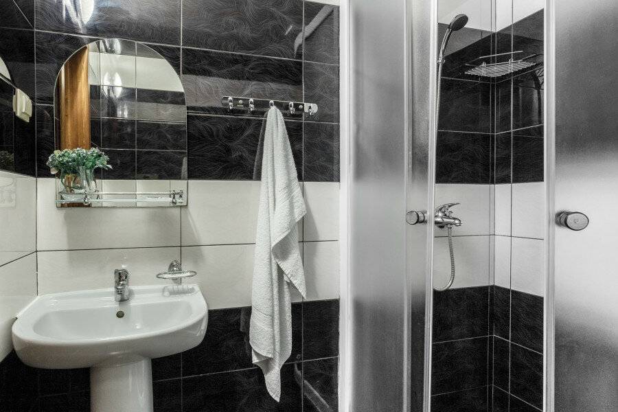 Фотографии номера 2 взрослых + 2 детей в Отеле Омега Витязево